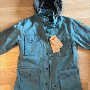 NWT! Fjallraven Raven Jacket Frost Green with hood